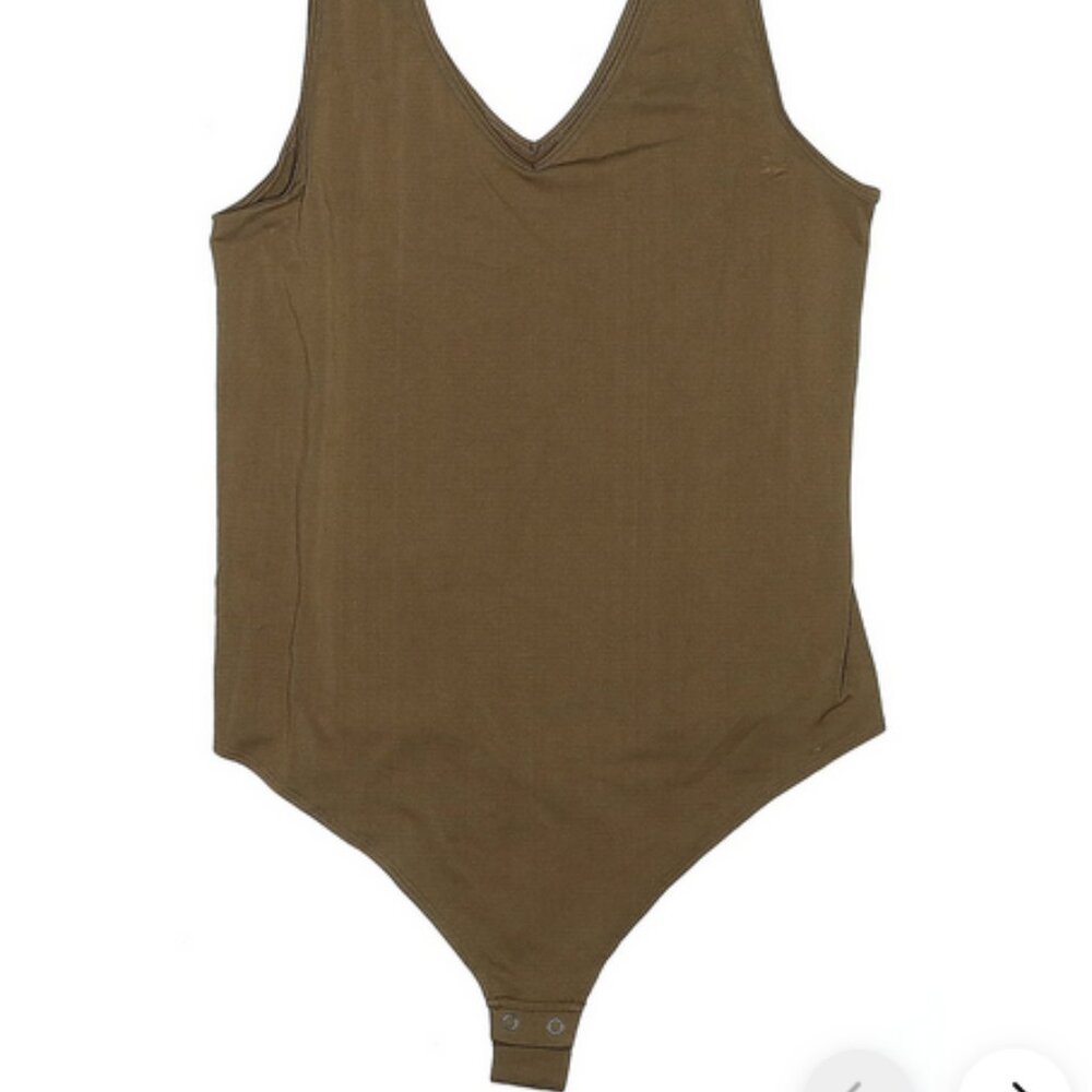 Juniors' SO® Plus Size Seamless V-Neck Tank Top Bodysuit NWT